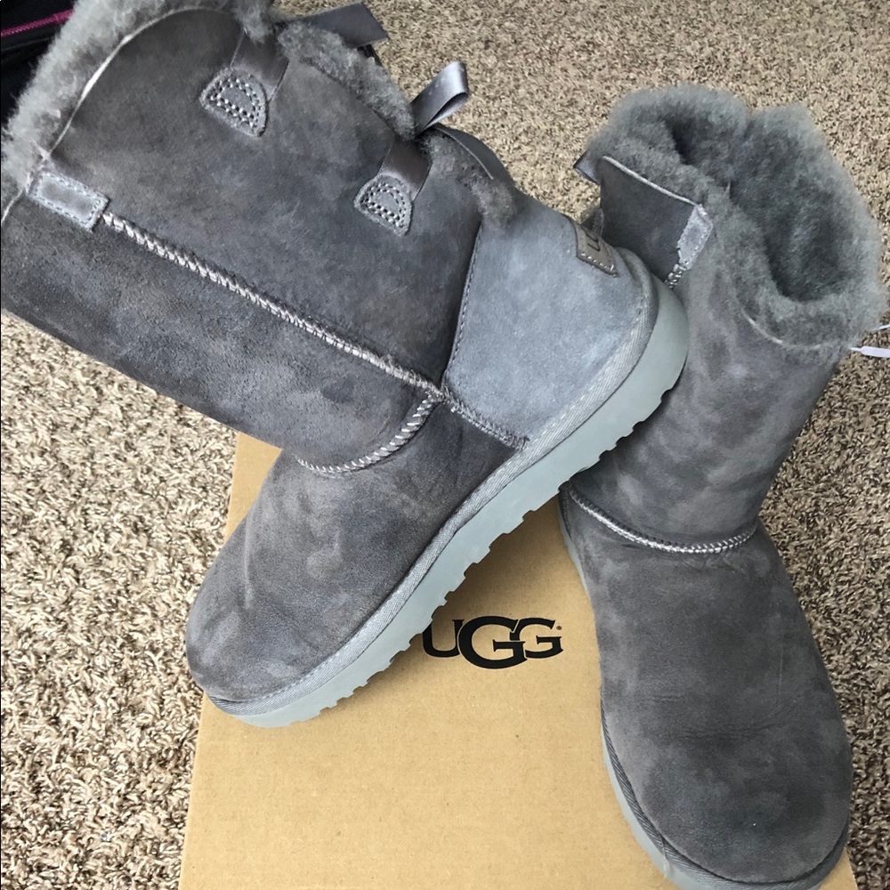 Grey Bailey bow UGG